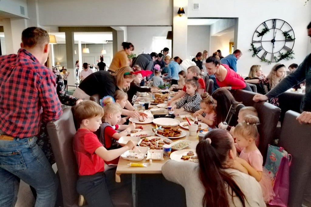 Malowane bombki w Restauracji 100 Jezior