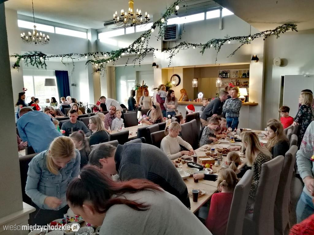 Malowane bombki w Restauracji 100 Jezior