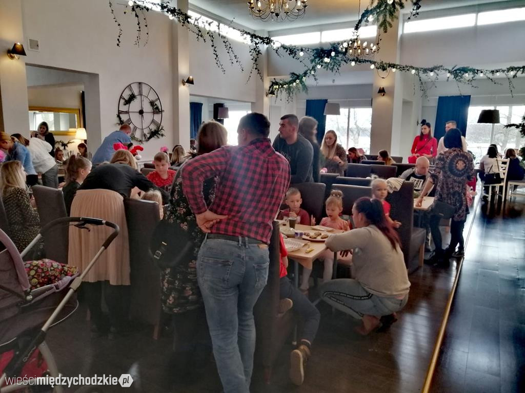 Malowane bombki w Restauracji 100 Jezior