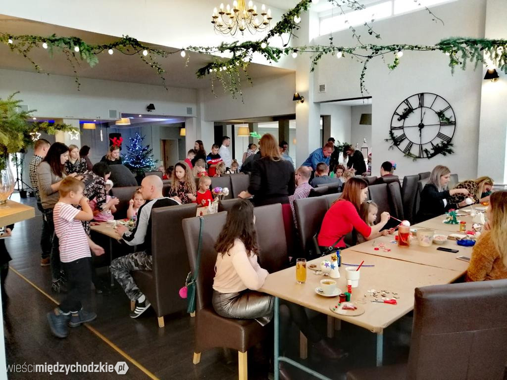 Malowane bombki w Restauracji 100 Jezior