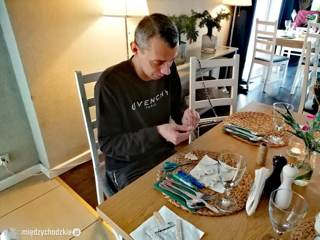 Malowane bombki w Restauracji 100 Jezior