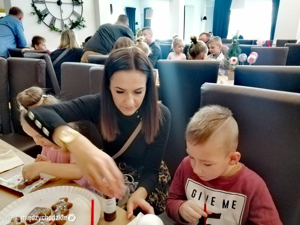 Malowane bombki w Restauracji 100 Jezior