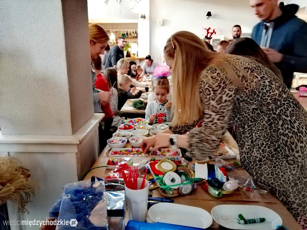 Malowane bombki w Restauracji 100 Jezior