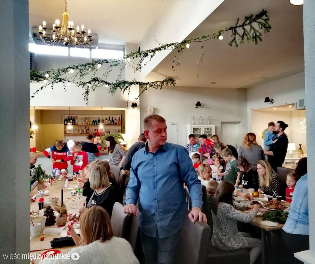 Malowane bombki w Restauracji 100 Jezior