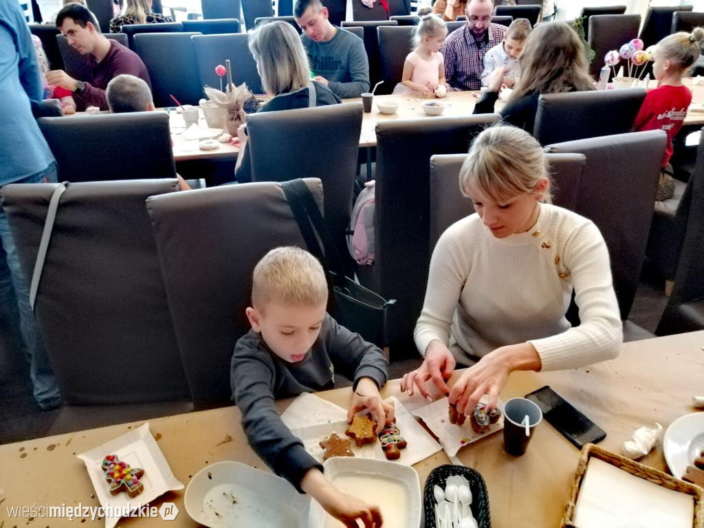 Malowane bombki w Restauracji 100 Jezior