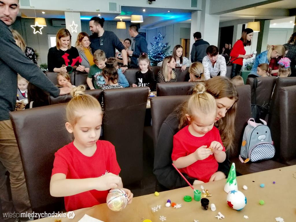 Malowane bombki w Restauracji 100 Jezior