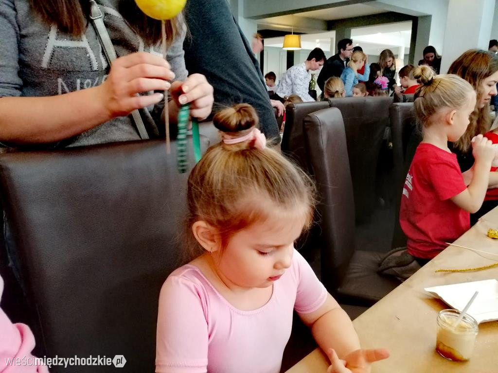 Malowane bombki w Restauracji 100 Jezior