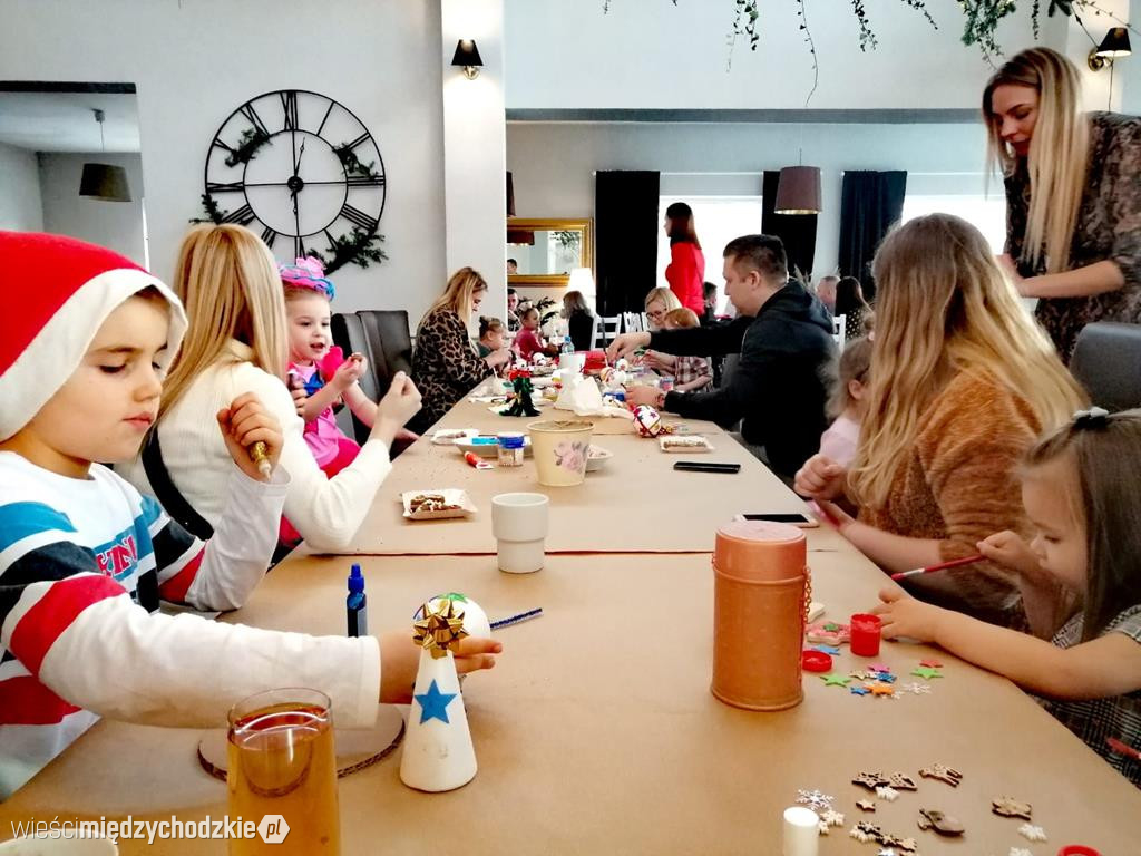 Malowane bombki w Restauracji 100 Jezior