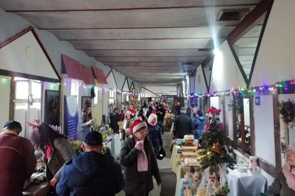Kiermasz bożonarodzeniowy w Mniszkach