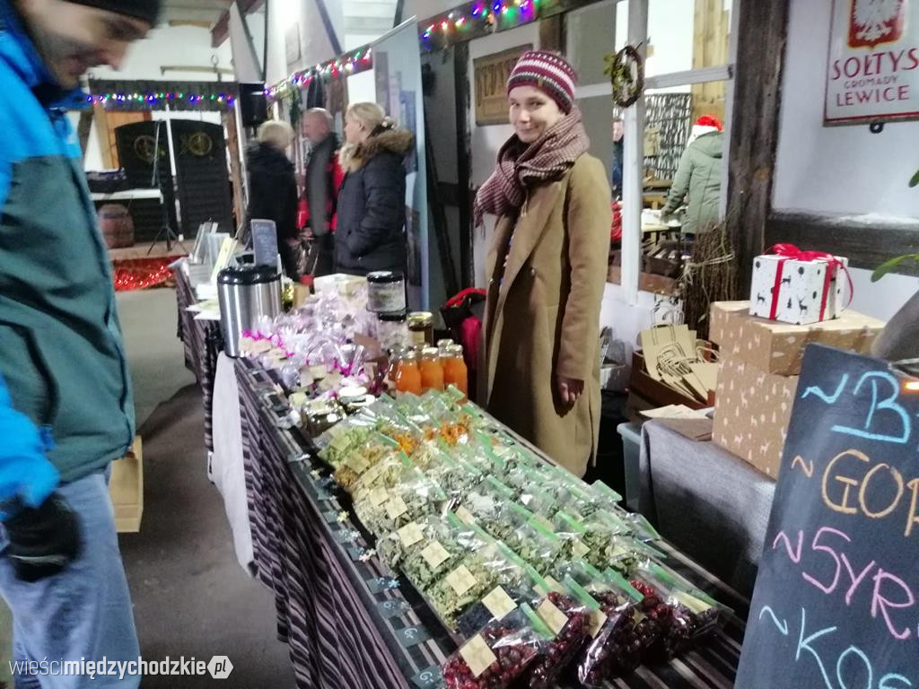 Kiermasz bożonarodzeniowy w Mniszkach