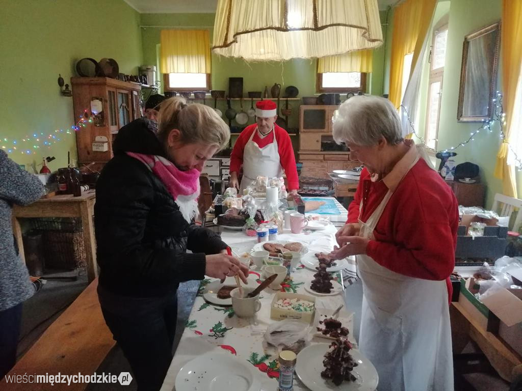 Kiermasz bożonarodzeniowy w Mniszkach