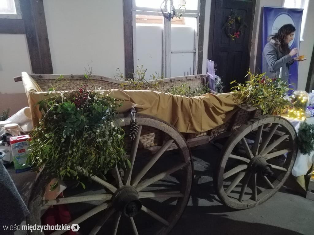 Kiermasz bożonarodzeniowy w Mniszkach