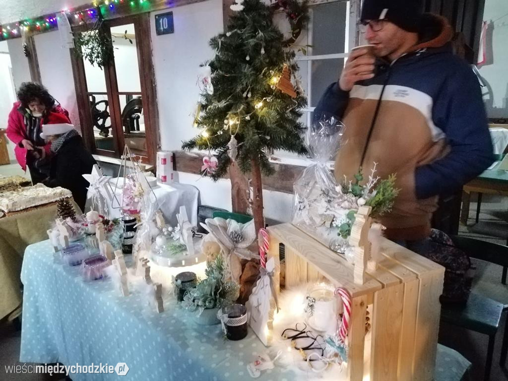 Kiermasz bożonarodzeniowy w Mniszkach
