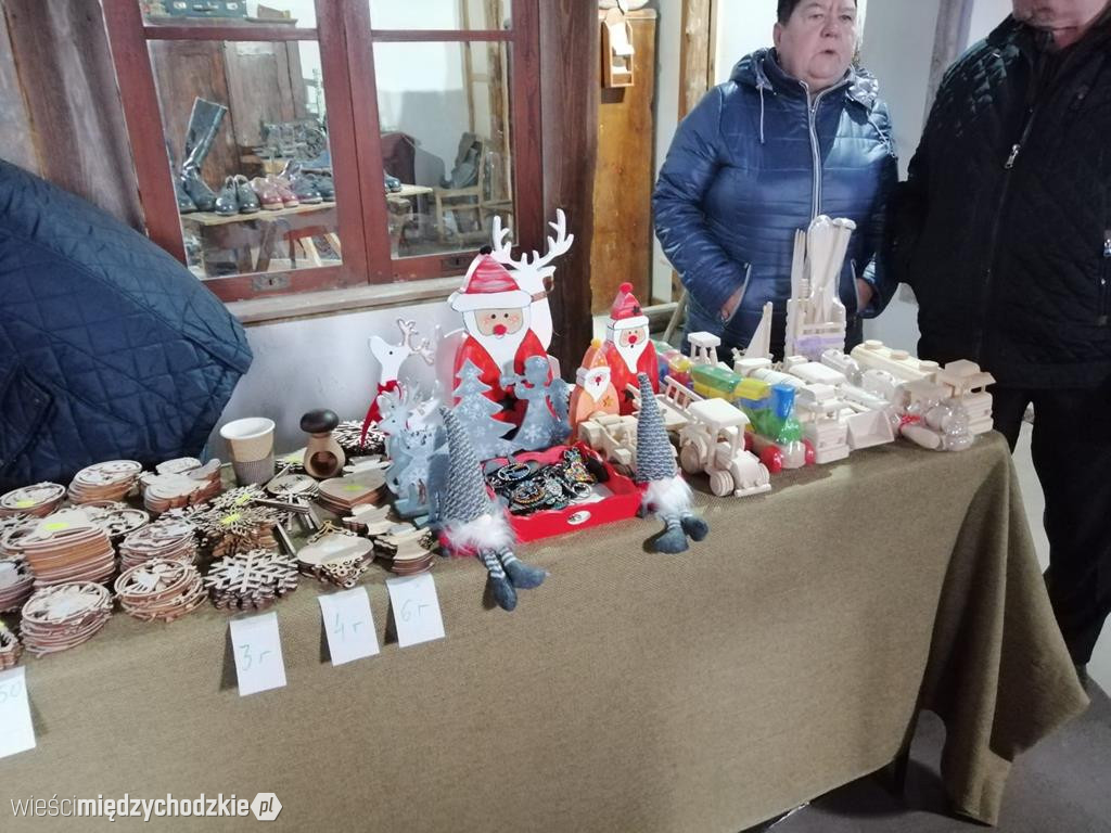Kiermasz bożonarodzeniowy w Mniszkach