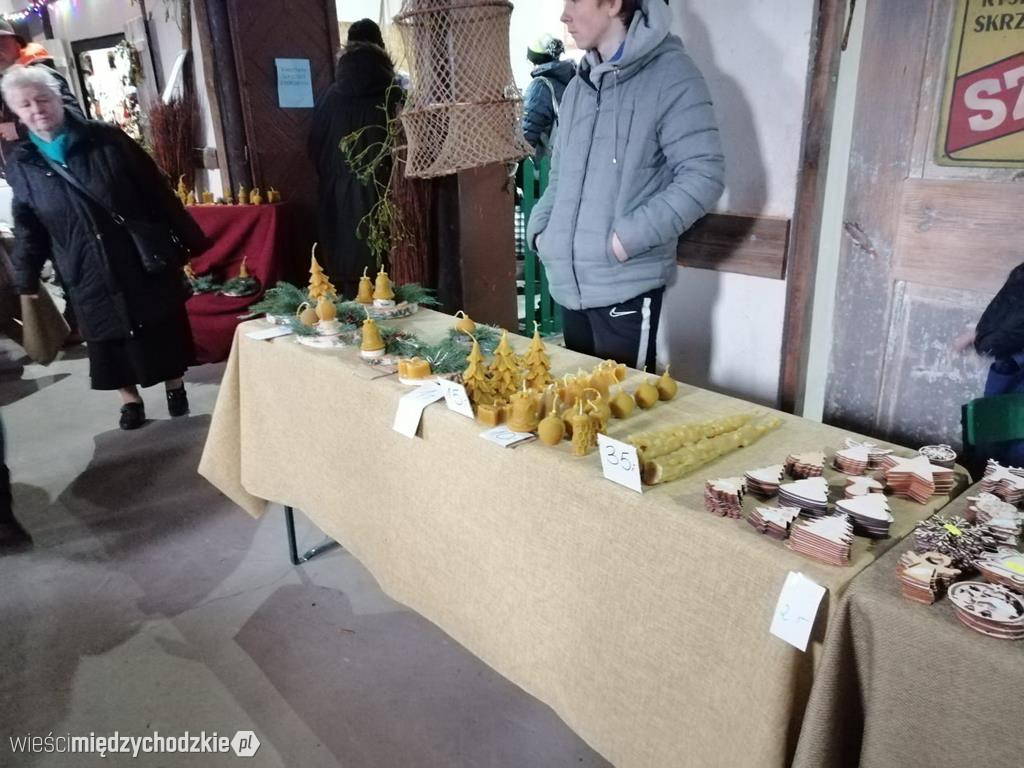 Kiermasz bożonarodzeniowy w Mniszkach