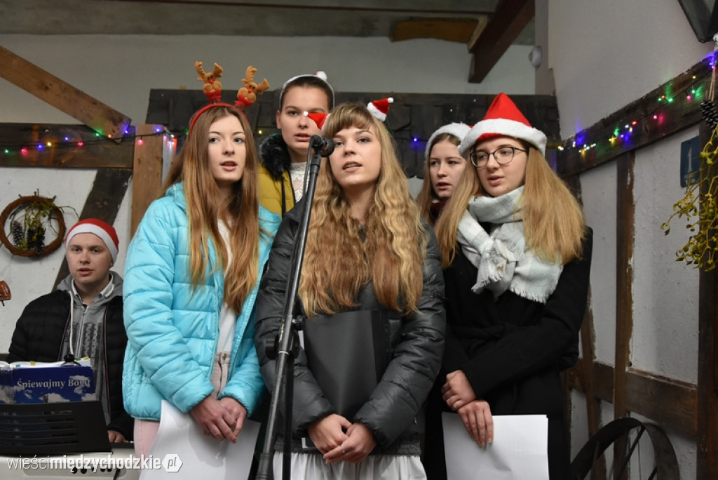 Kiermasz bożonarodzeniowy w Mniszkach