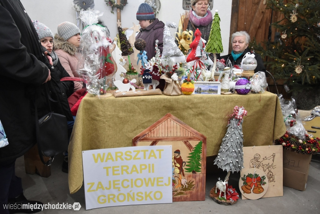 Kiermasz bożonarodzeniowy w Mniszkach