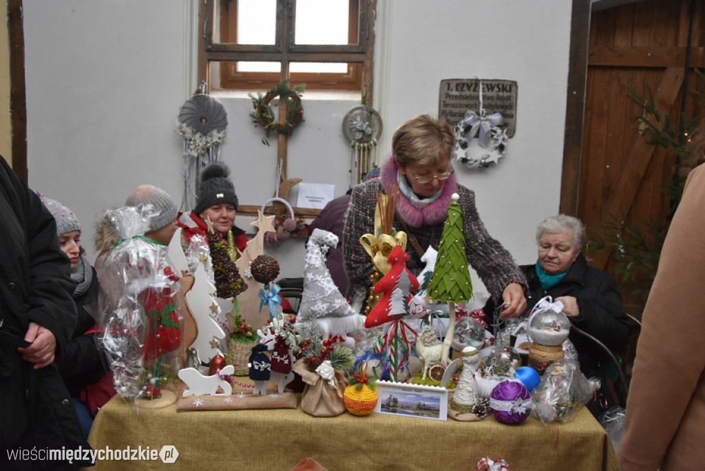 Kiermasz bożonarodzeniowy w Mniszkach