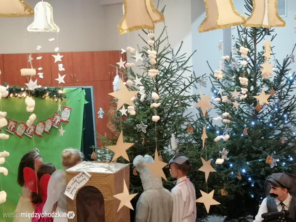 Gwiazdkowy prezent w wykonaniu dzieci z Radgoszczy