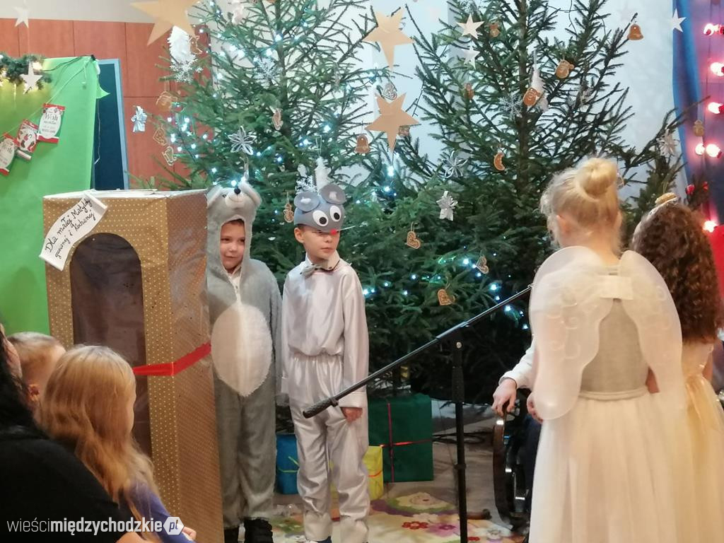 Gwiazdkowy prezent w wykonaniu dzieci z Radgoszczy
