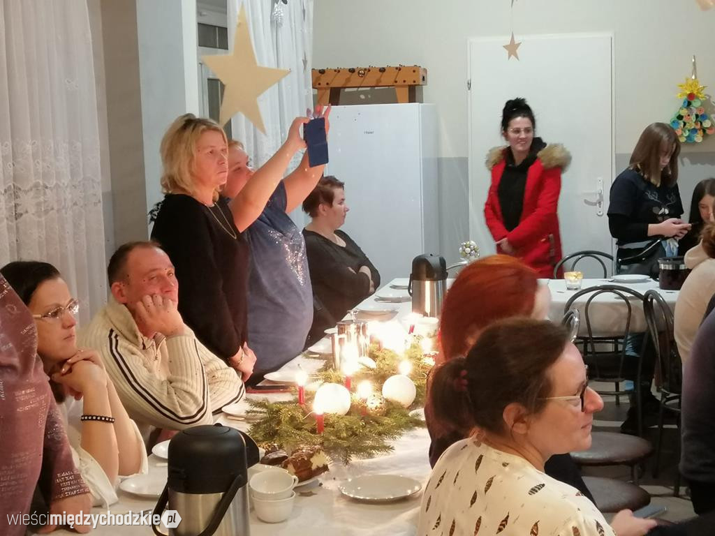 Gwiazdkowy prezent w wykonaniu dzieci z Radgoszczy