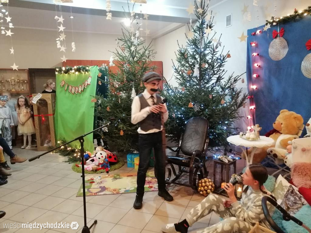 Gwiazdkowy prezent w wykonaniu dzieci z Radgoszczy