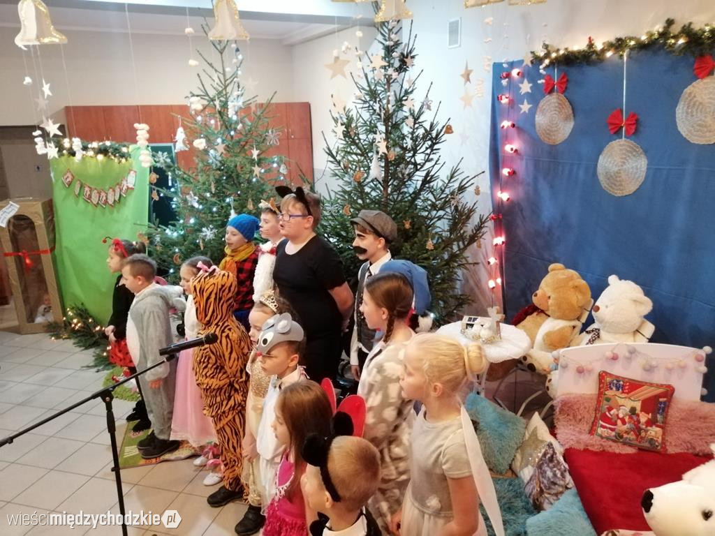 Gwiazdkowy prezent w wykonaniu dzieci z Radgoszczy