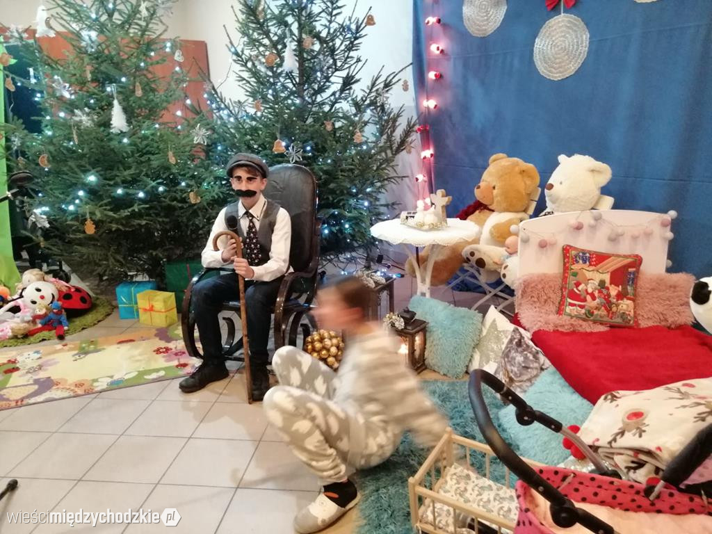 Gwiazdkowy prezent w wykonaniu dzieci z Radgoszczy