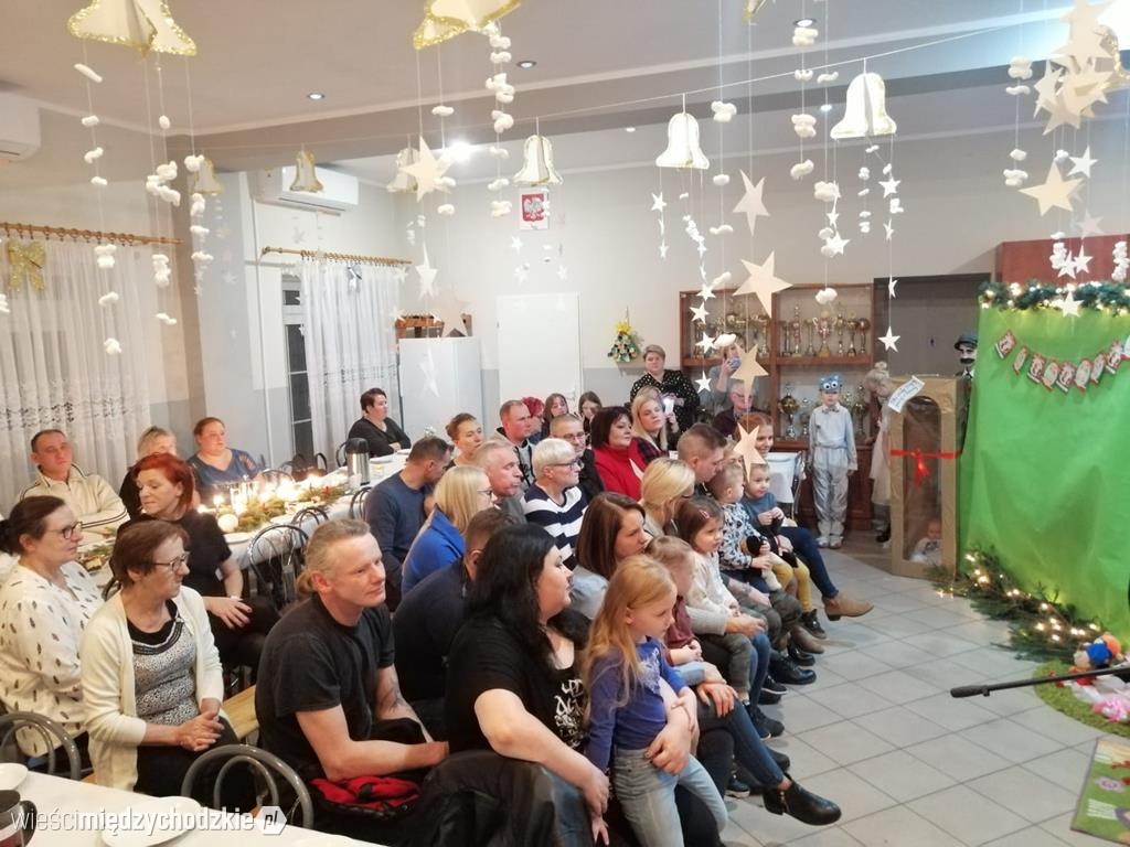 Gwiazdkowy prezent w wykonaniu dzieci z Radgoszczy
