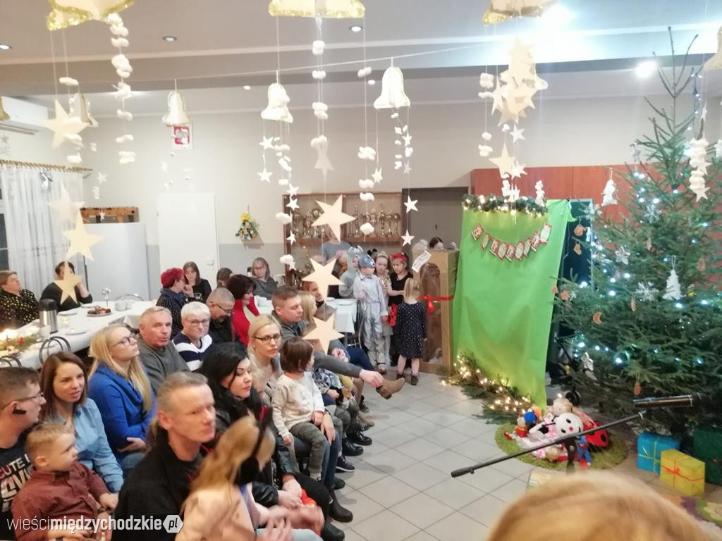 Gwiazdkowy prezent w wykonaniu dzieci z Radgoszczy