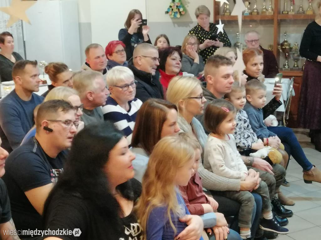 Gwiazdkowy prezent w wykonaniu dzieci z Radgoszczy