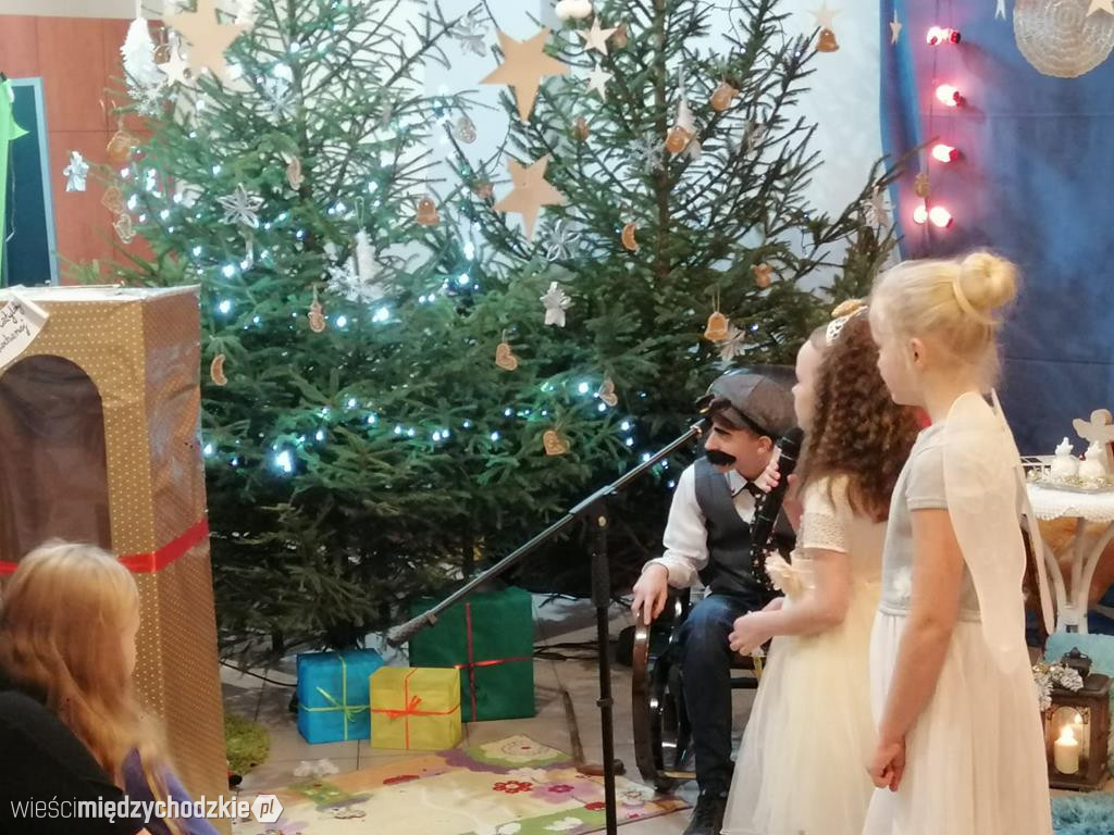 Gwiazdkowy prezent w wykonaniu dzieci z Radgoszczy