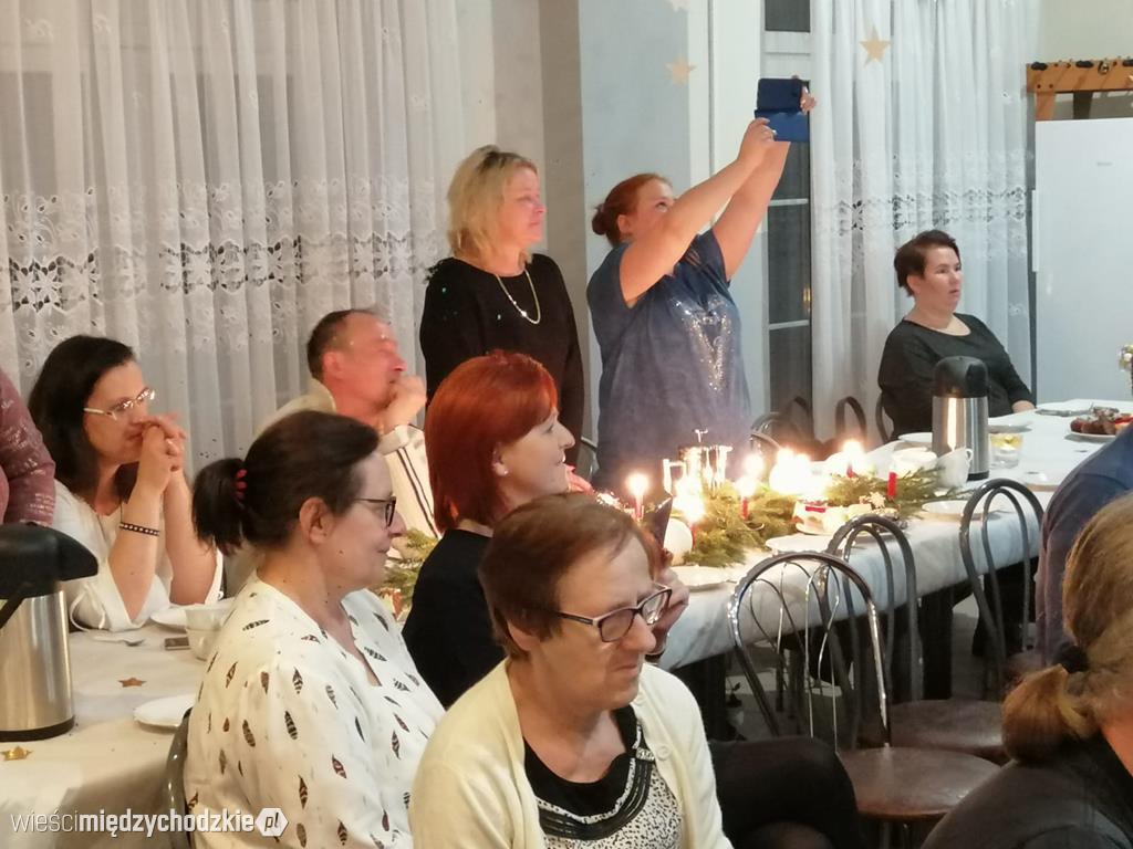 Gwiazdkowy prezent w wykonaniu dzieci z Radgoszczy