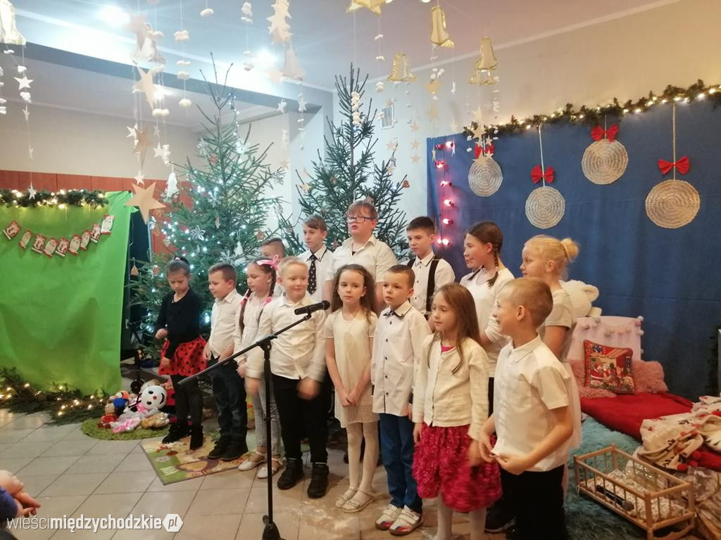 Gwiazdkowy prezent w wykonaniu dzieci z Radgoszczy