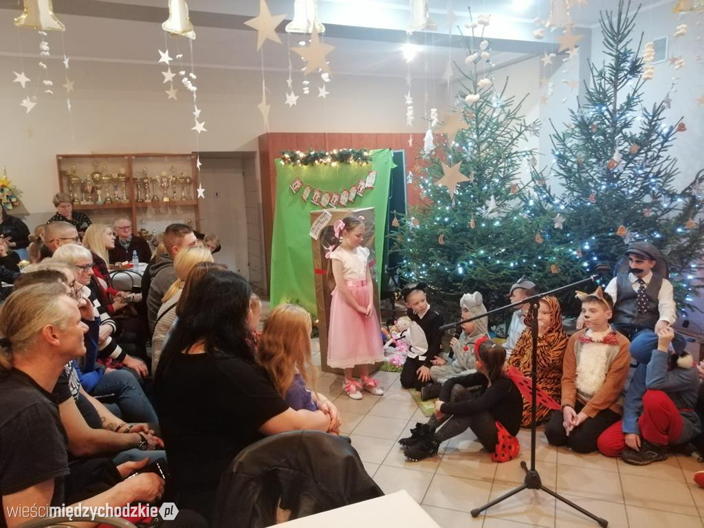 Gwiazdkowy prezent w wykonaniu dzieci z Radgoszczy