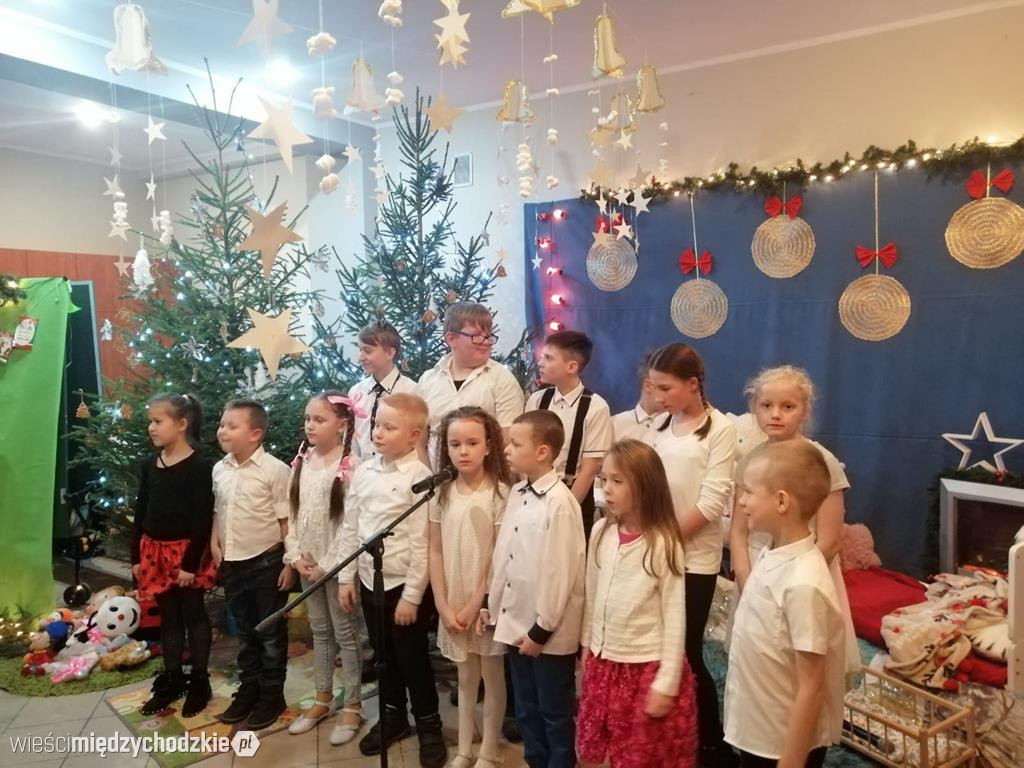 Gwiazdkowy prezent w wykonaniu dzieci z Radgoszczy