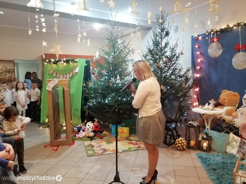 Gwiazdkowy prezent w wykonaniu dzieci z Radgoszczy
