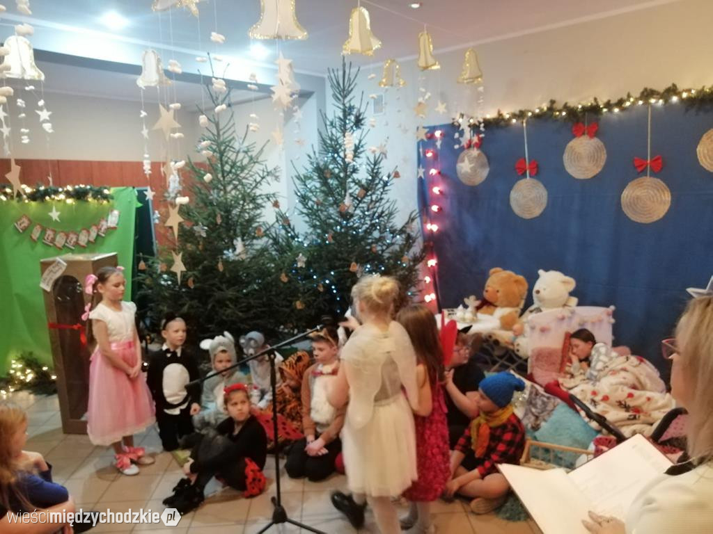 Gwiazdkowy prezent w wykonaniu dzieci z Radgoszczy