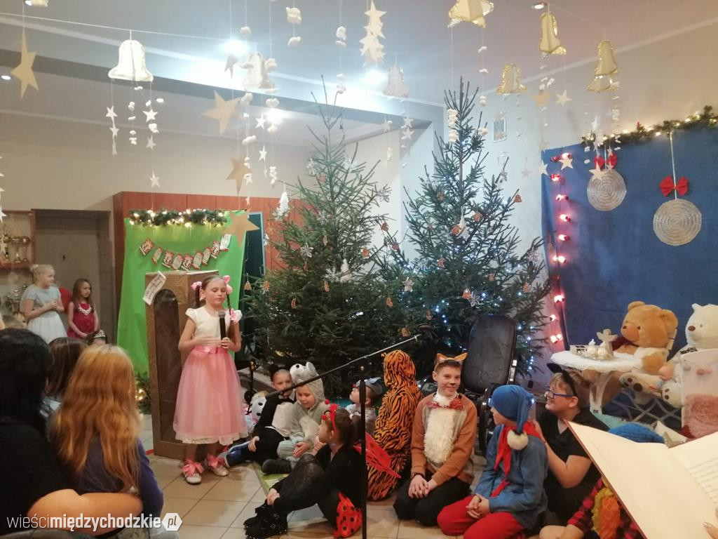 Gwiazdkowy prezent w wykonaniu dzieci z Radgoszczy