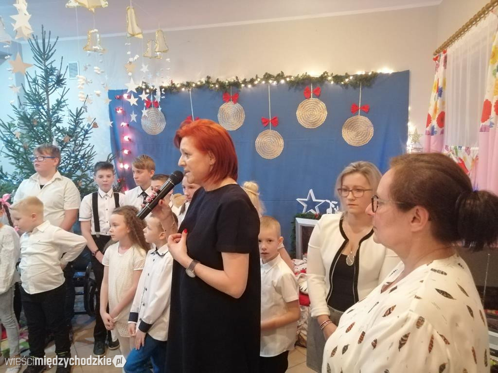 Gwiazdkowy prezent w wykonaniu dzieci z Radgoszczy