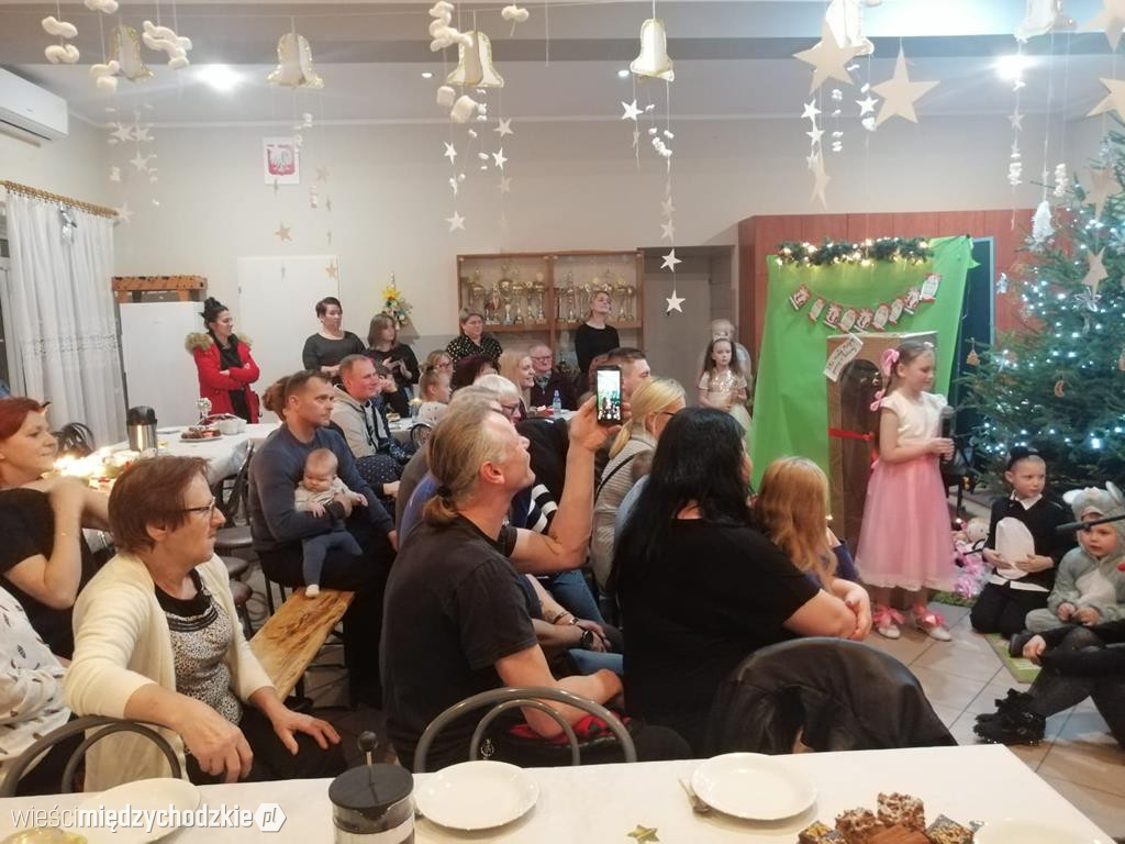 Gwiazdkowy prezent w wykonaniu dzieci z Radgoszczy