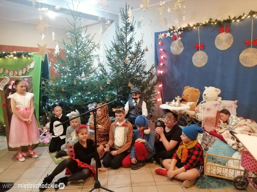 Gwiazdkowy prezent w wykonaniu dzieci z Radgoszczy