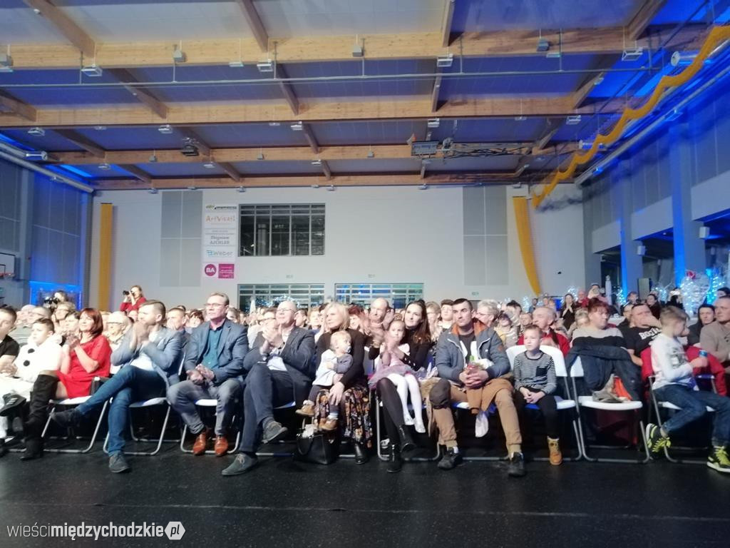 Wisienki przeniosły widzów do Krainy lodu