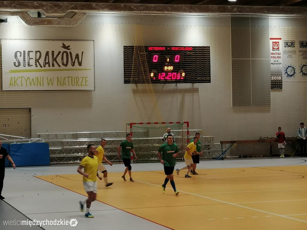 Nocny Turniej Piłki Nożnej Halowej