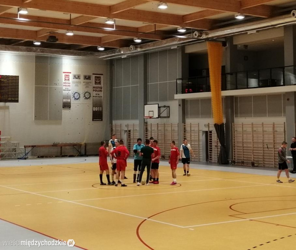 Nocny Turniej Piłki Nożnej Halowej
