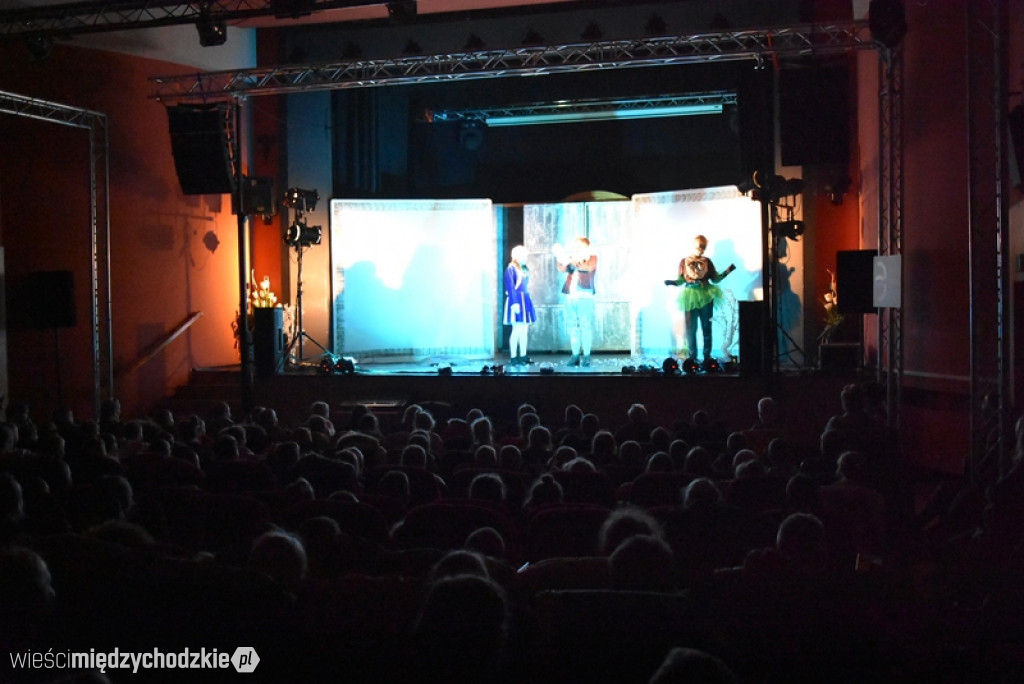 Aktorzy Teatru Współczesnego w  Międzychodzie