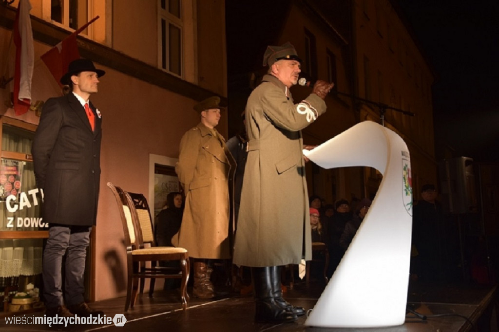 Uroczystości powitalne Generała na Rynku