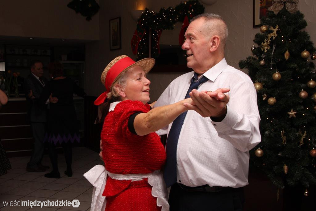 Członkowie klubu Złoty Wiek świetnie się bawili