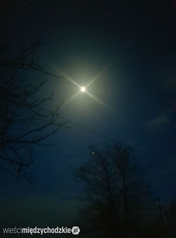 Wieczorne niebo nad Zatomiem Nowym