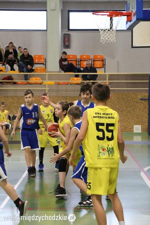 UKS MIKST Międzychód wygrywa z Pyrą SP79